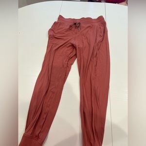 Brier Rose colored lulu ready to rule high rise joggers size 8